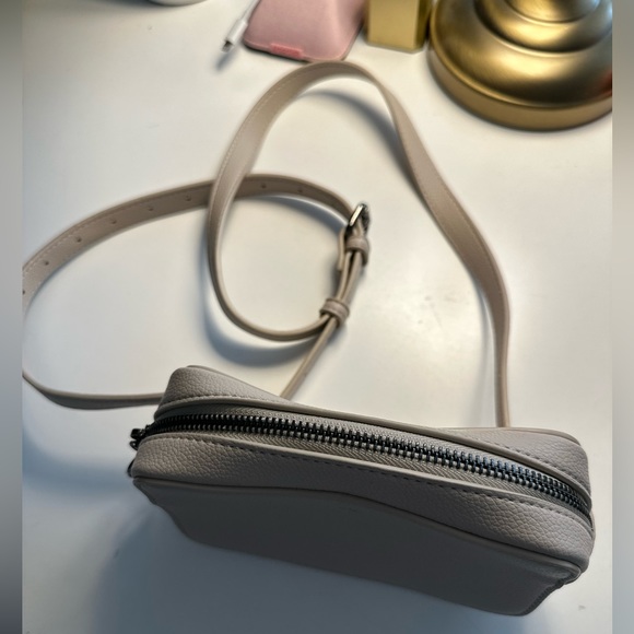 Ella Micro belt bag with gunmetal hardware - Picture 4 of 16